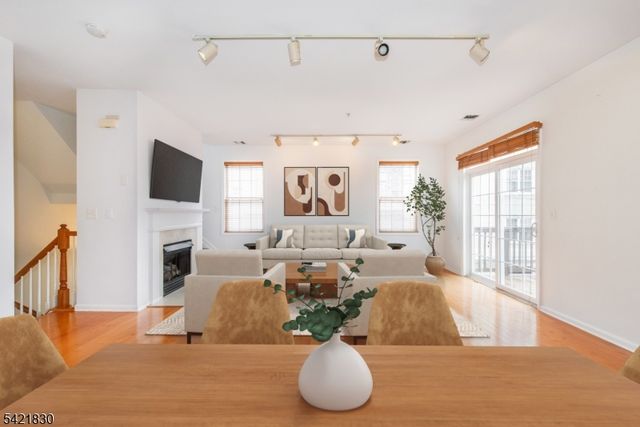 177 Brittany Ct, Clifton City, NJ 07013