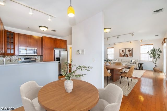 177 Brittany Ct, Clifton City, NJ 07013