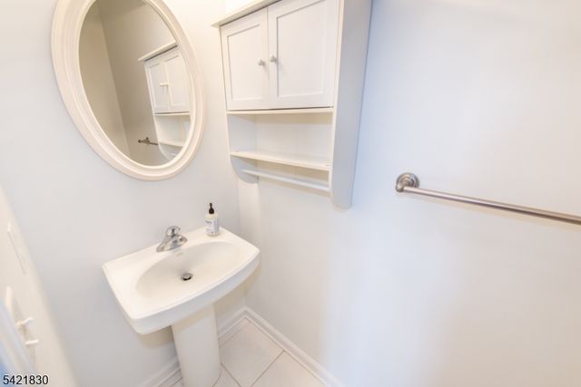 177 Brittany Ct, Clifton City, NJ 07013