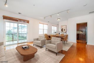 177 Brittany Ct, Clifton City, NJ 07013