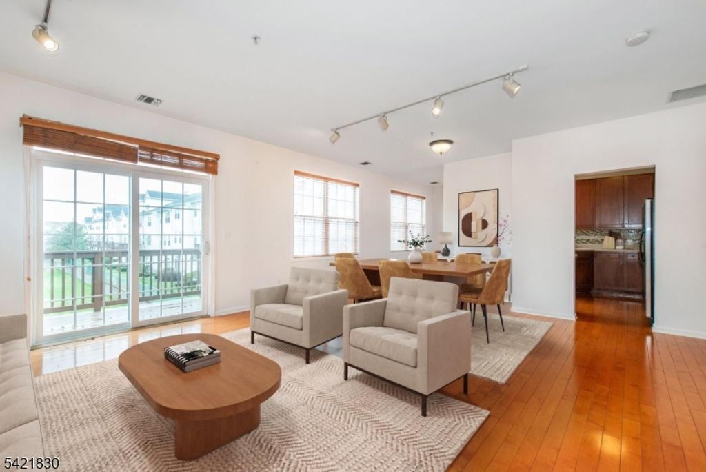 177 Brittany Ct, Clifton City, NJ 07013