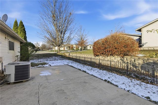 1412 W Stone Boulevard, Raymore, MO 64083