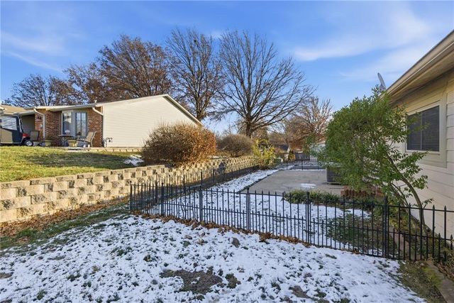 1412 W Stone Boulevard, Raymore, MO 64083