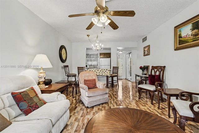 2831 E Sunrise Lakes Dr 105, Sunrise, FL 33322