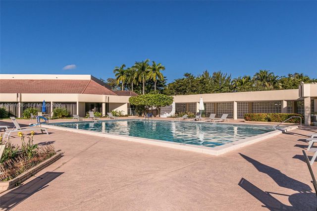 2831 E Sunrise Lakes Dr 105, Sunrise, FL 33322