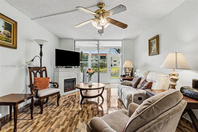 2831 E Sunrise Lakes Dr 105, Sunrise, FL 33322