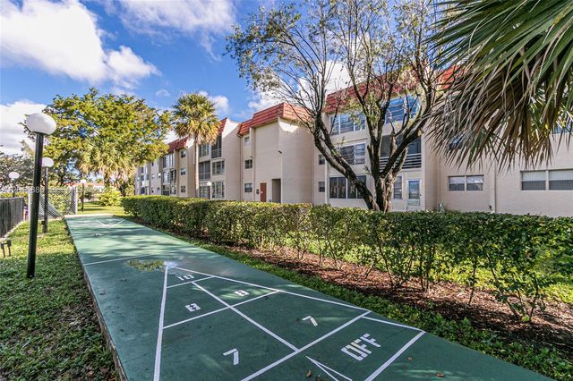 2831 E Sunrise Lakes Dr 105, Sunrise, FL 33322