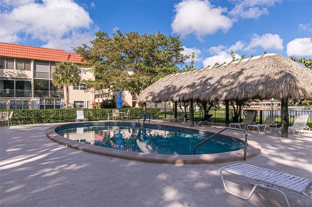 2831 E Sunrise Lakes Dr 105, Sunrise, FL 33322