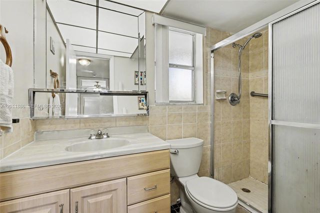 2831 E Sunrise Lakes Dr 105, Sunrise, FL 33322