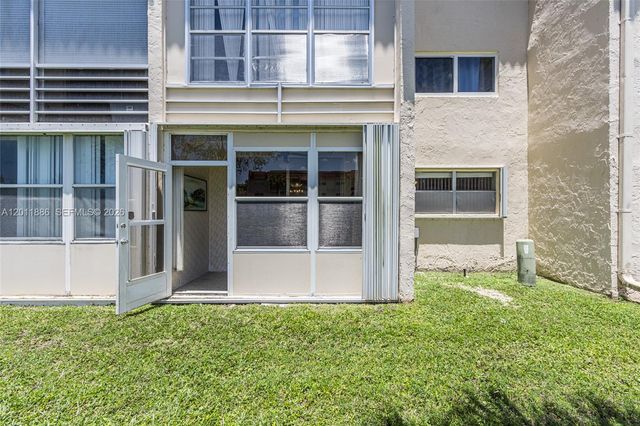 2831 E Sunrise Lakes Dr 105, Sunrise, FL 33322