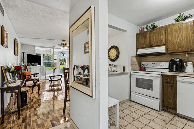 2831 E Sunrise Lakes Dr 105, Sunrise, FL 33322