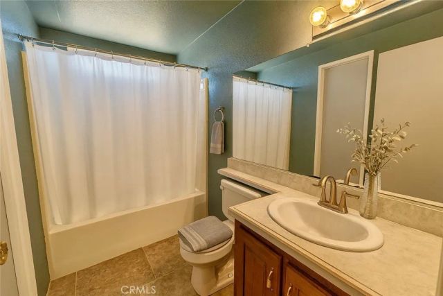 5830 Holiday Avenue, Rosamond, CA 93560
