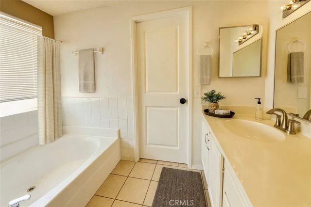 5830 Holiday Avenue, Rosamond, CA 93560