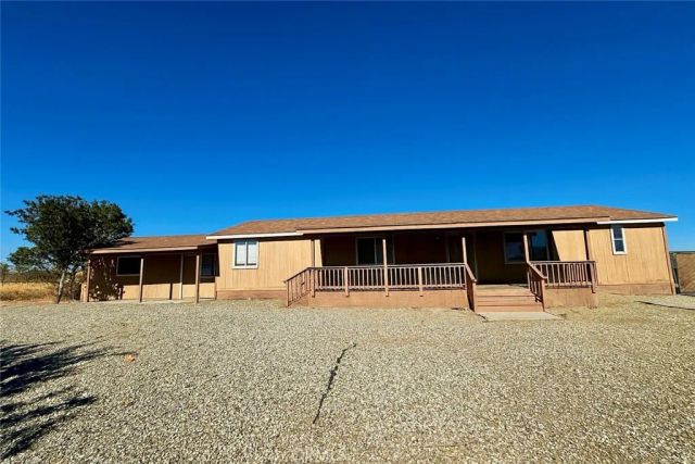 5830 Holiday Avenue, Rosamond, CA 93560
