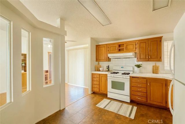 5830 Holiday Avenue, Rosamond, CA 93560