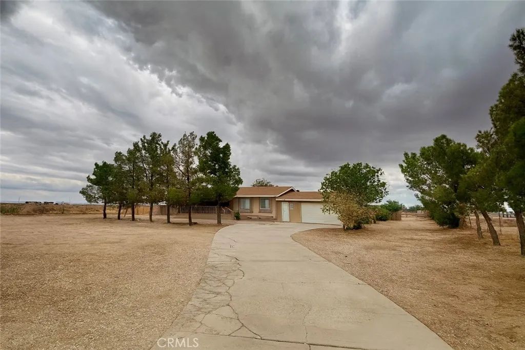 5830 Holiday Avenue, Rosamond, CA 93560