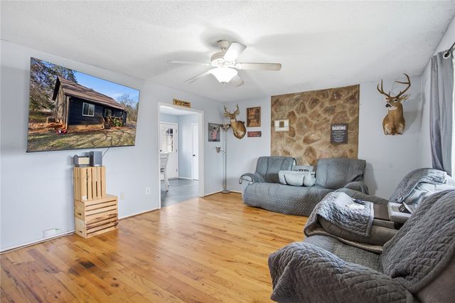 107 Lakewood Drive, West Union, SC 29696