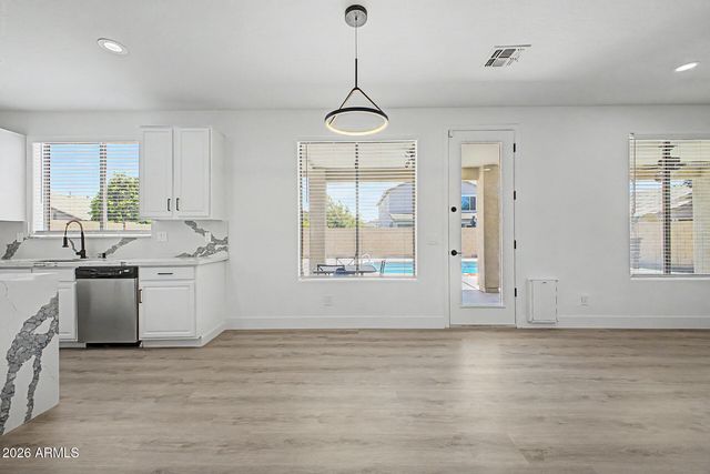 10925 W DAVIS Lane, Avondale, AZ 85323
