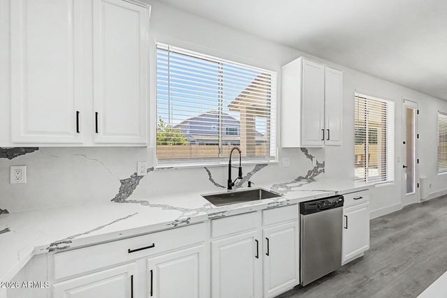 10925 W DAVIS Lane, Avondale, AZ 85323