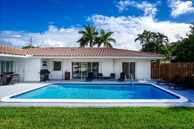 1250 SE 10th Street, Deerfield Beach, FL 33441