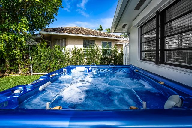 1250 SE 10th Street, Deerfield Beach, FL 33441