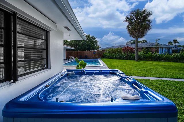 1250 SE 10th Street, Deerfield Beach, FL 33441