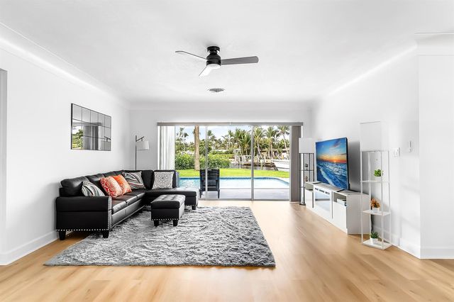 1250 SE 10th Street, Deerfield Beach, FL 33441