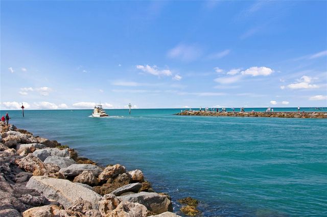 203 CASA DEL LAGO WAY 203, Venice, FL 34292