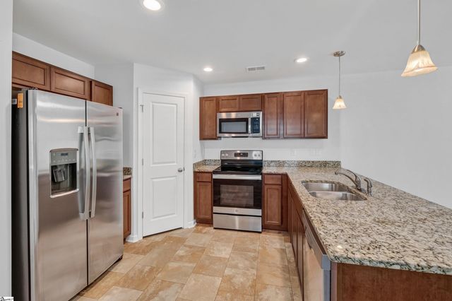 648 Millsgate Circle, Boiling Springs, SC 29316