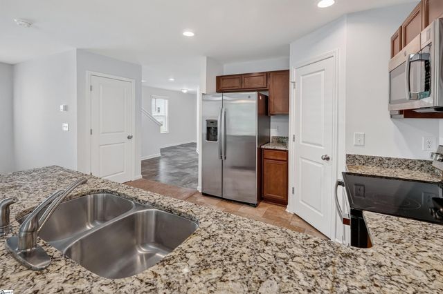 648 Millsgate Circle, Boiling Springs, SC 29316
