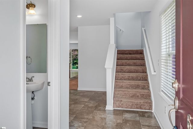 648 Millsgate Circle, Boiling Springs, SC 29316