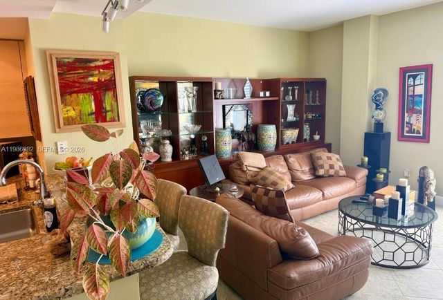 2625 NE 14th Ave 406, Wilton Manors, FL 33334