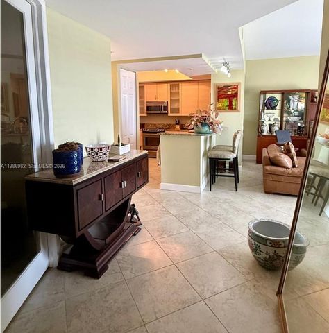 2625 NE 14th Ave 406, Wilton Manors, FL 33334