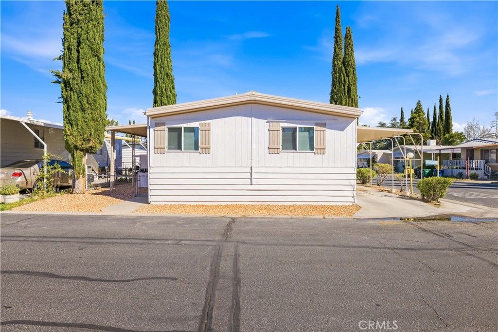 Image 1 of property listing at 4444 E R, Palmdale, CA 93552