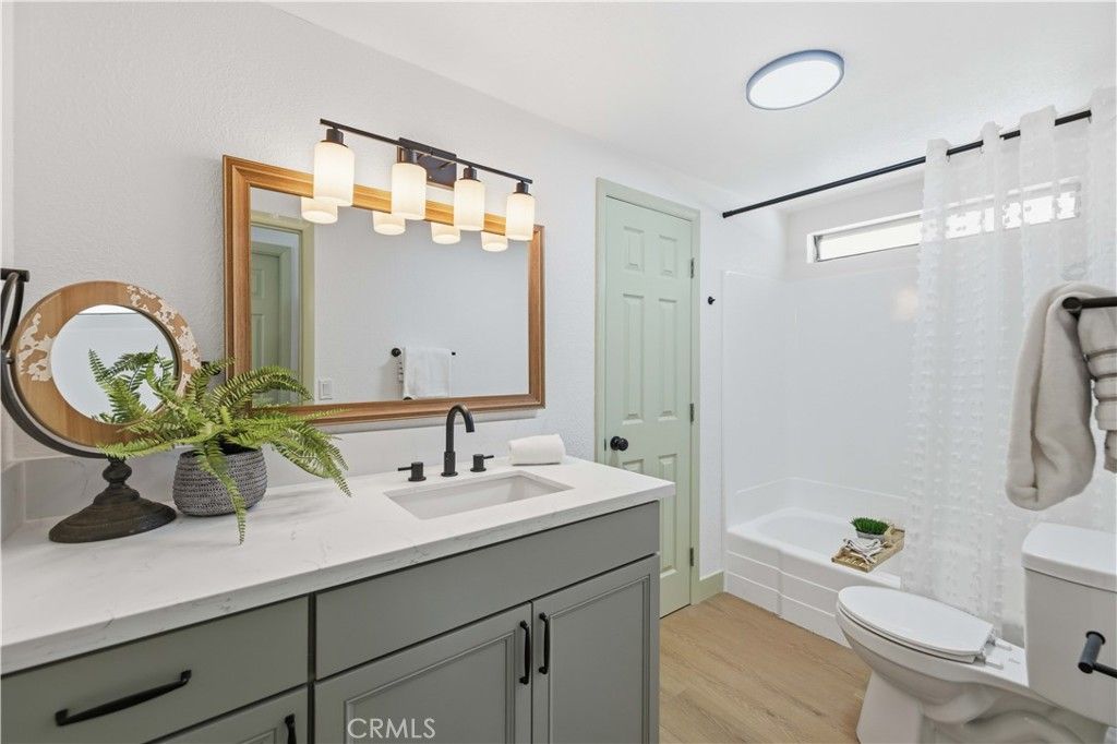 Image 11 of property listing at 4444 E R, Palmdale, CA 93552