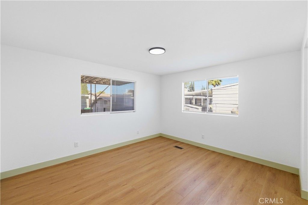 Image 17 of property listing at 4444 E R, Palmdale, CA 93552