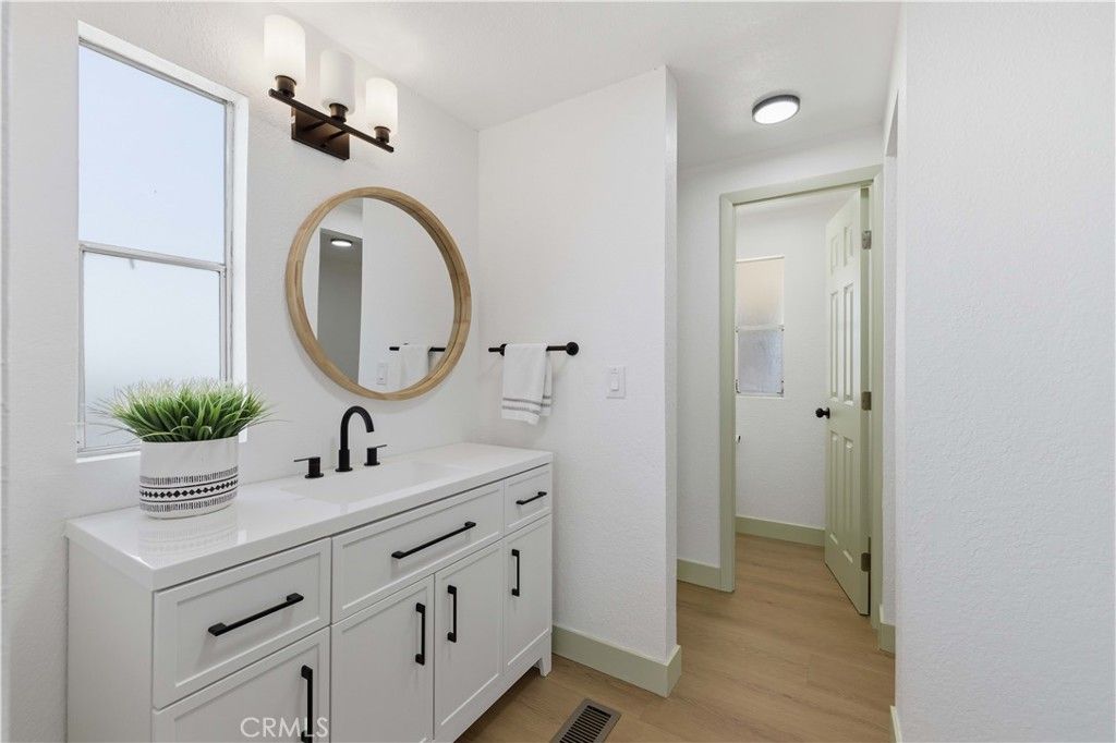 Image 19 of property listing at 4444 E R, Palmdale, CA 93552