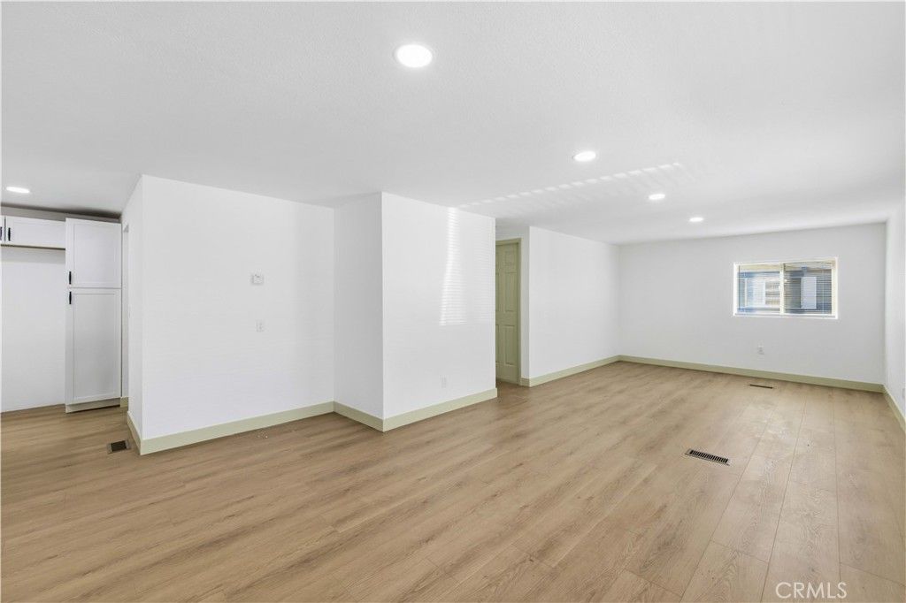 Image 3 of property listing at 4444 E R, Palmdale, CA 93552