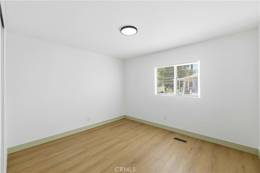 Image 9 of property listing at 4444 E R, Palmdale, CA 93552