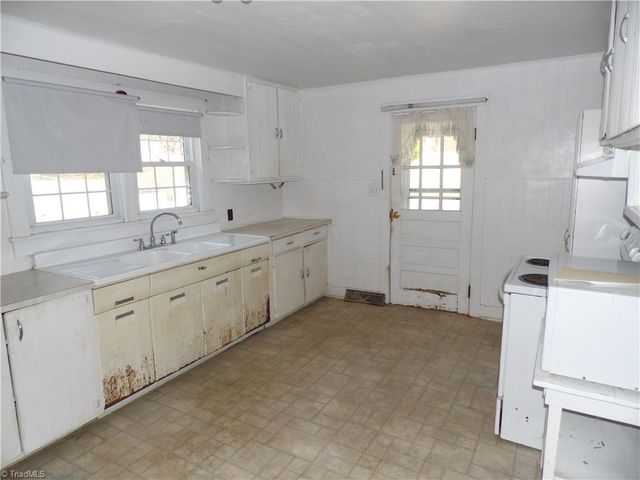 232 Riverview Drive, Sparta, NC 28675