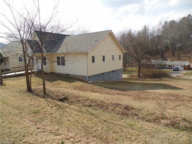 232 Riverview Drive, Sparta, NC 28675