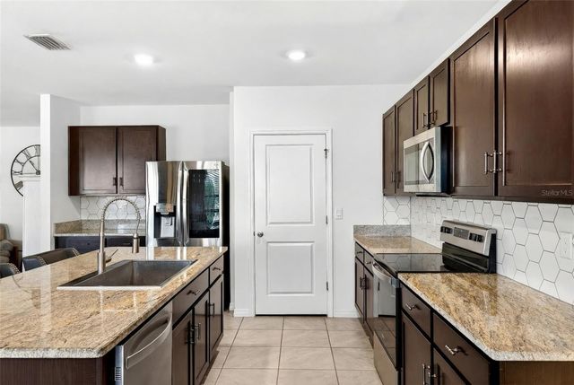 508 HICKORY COURSE LOOP, Ocala, FL 34472