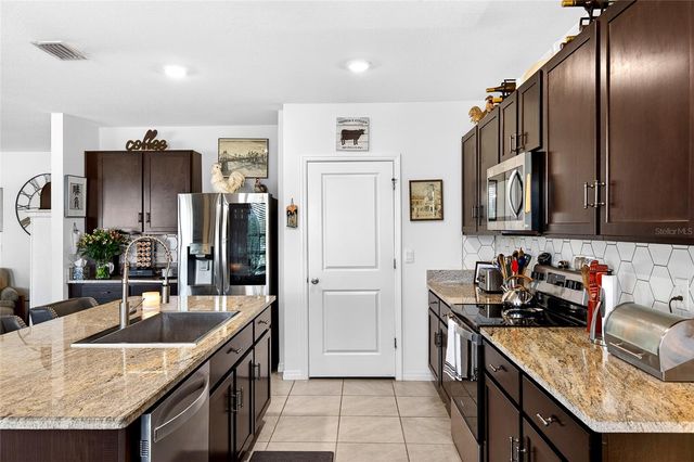 508 HICKORY COURSE LOOP, Ocala, FL 34472