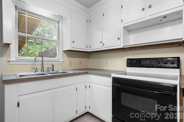 3579 High West Drive, Lenoir, NC 28645