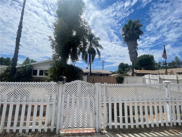 8233 Fallbrook Avenue, West Hills, CA 91304