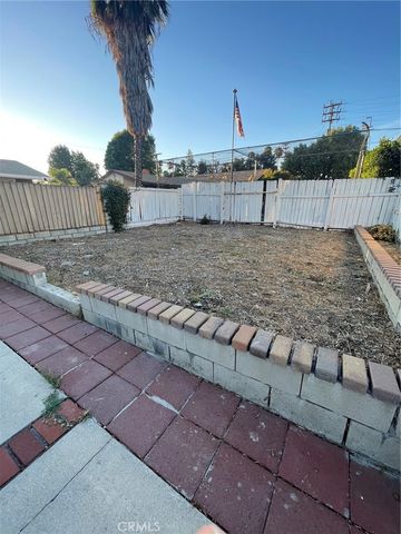 8233 Fallbrook Avenue, West Hills, CA 91304