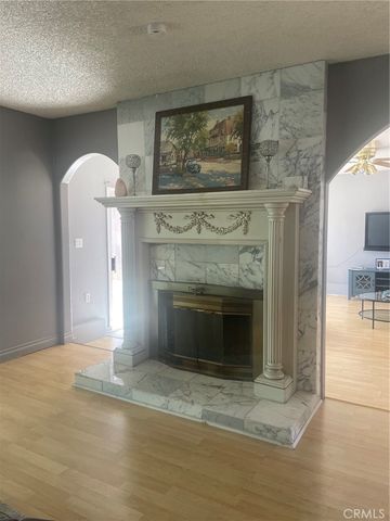 8233 Fallbrook Avenue, West Hills, CA 91304