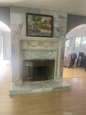 8233 Fallbrook Avenue, West Hills, CA 91304
