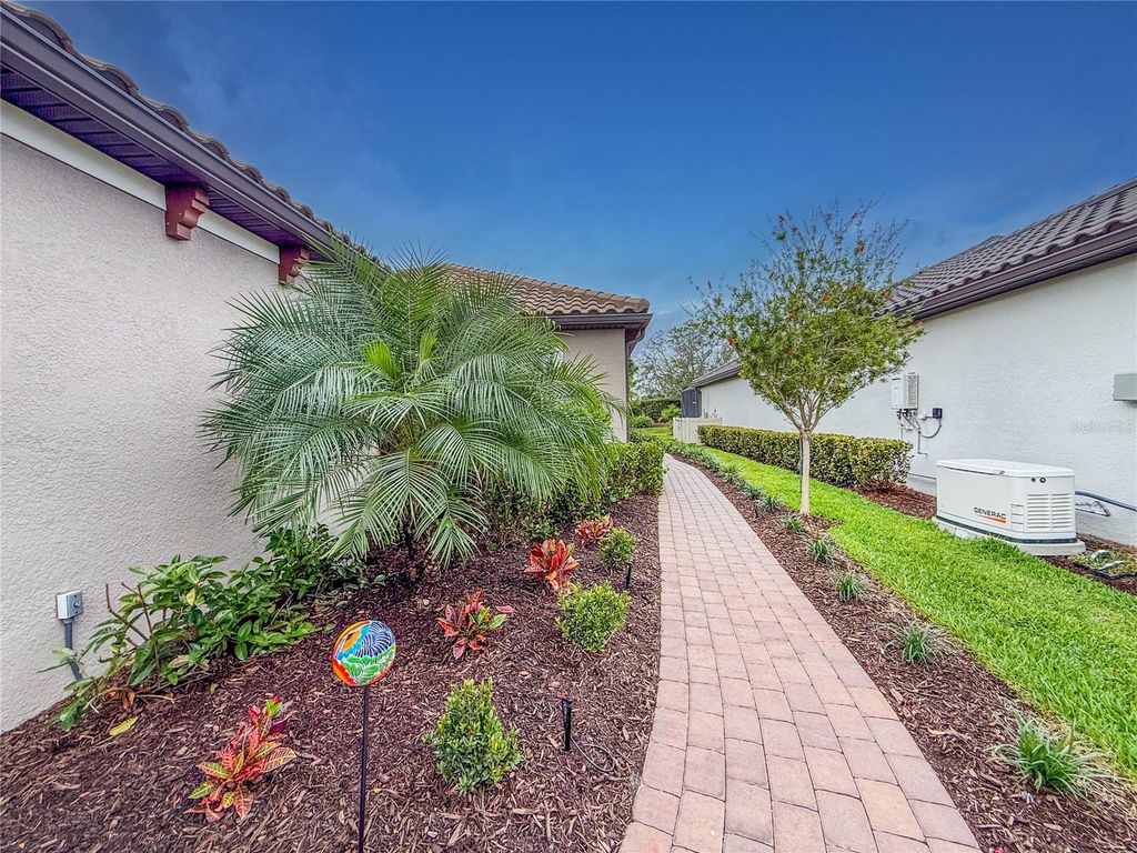 Image 2 of property listing at 14655 DERNA TERRACE, Bradenton, FL 34211