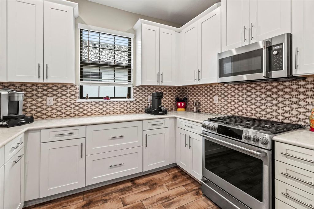 Image 8 of property listing at 14655 DERNA TERRACE, Bradenton, FL 34211